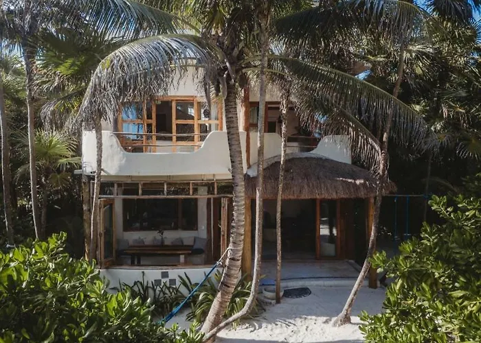 Holiday home Palms House *